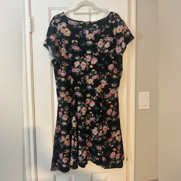 Above Knee Floral Dress 3x - Picture 4 of 6